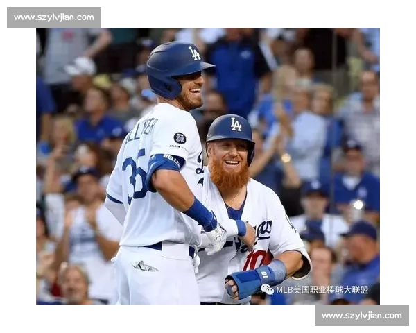 贝林杰轰三分炮 + 暖心互动！扬基 10-1 屠杀光芒，“贝爷” 点燃全场激情