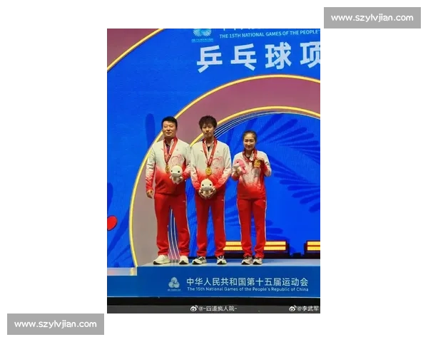 汪顺贾玲跨界联动！运动装同框打网球，握拳合影活力满格